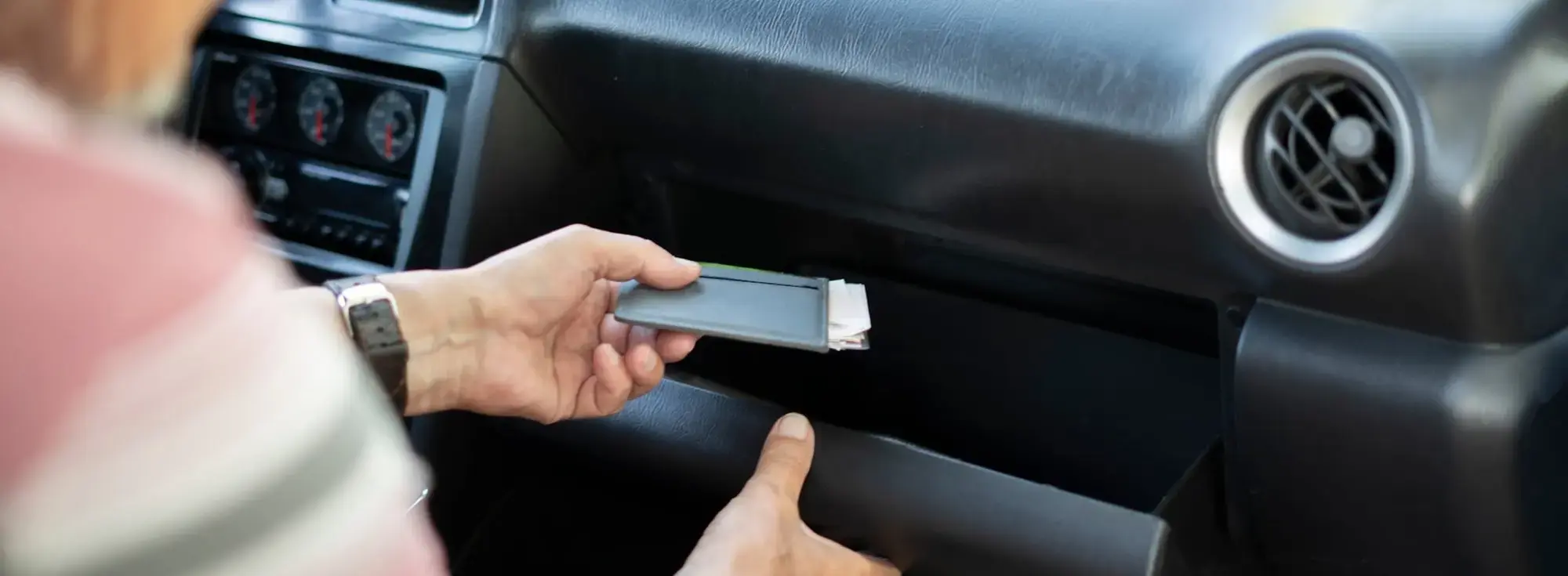 Image - Le téléphone portable, jamais près du carburant !