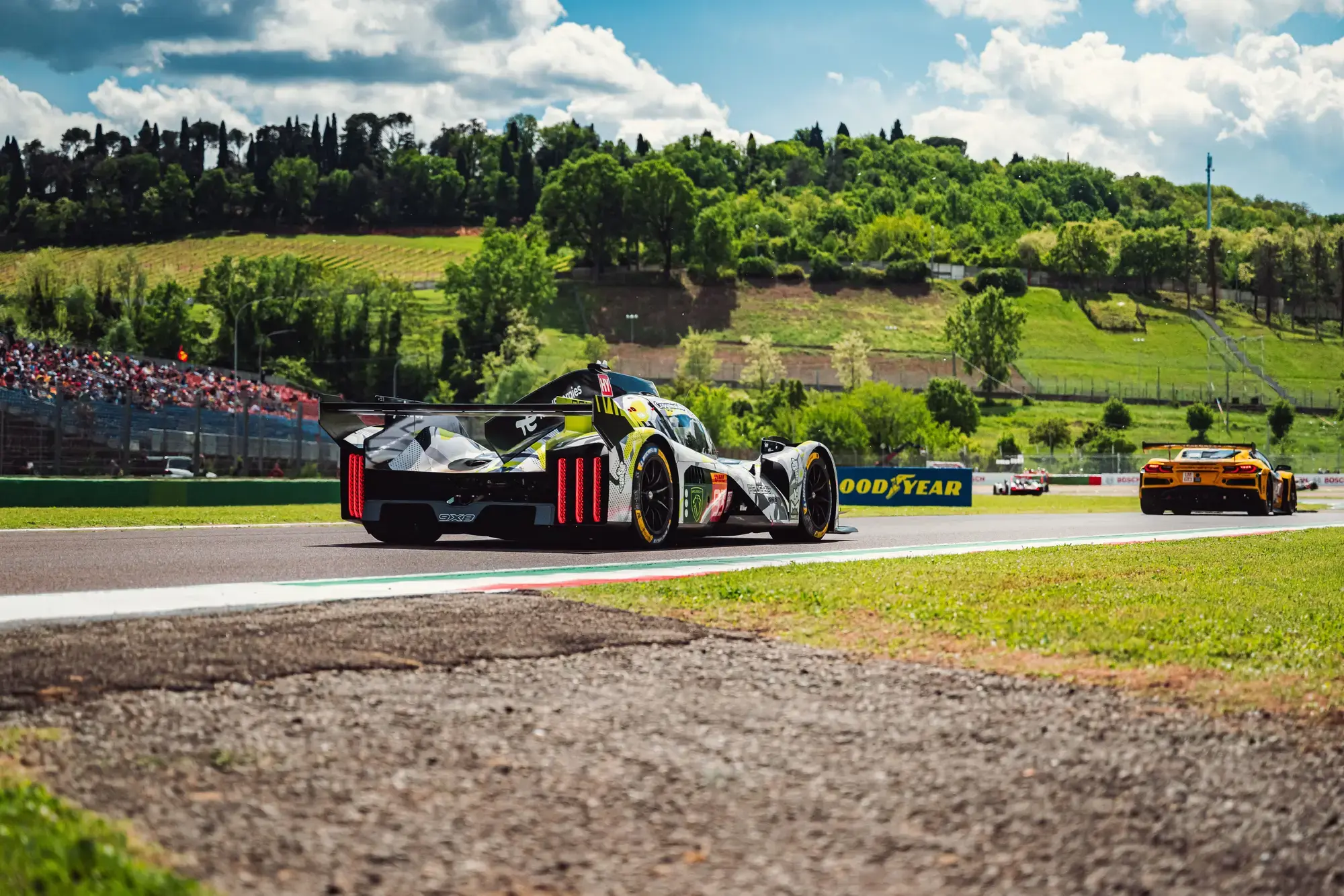 TotalEnergies FIA WEC Peugeot9x8 Motorsport Hypercar Peugeot Racing Pioneering Performance Again World Endurance Championship Transición Energética Excellium Racing 100 Aceite De Motor Cambio De Aceite Hypercar LeMans24 6h Imola