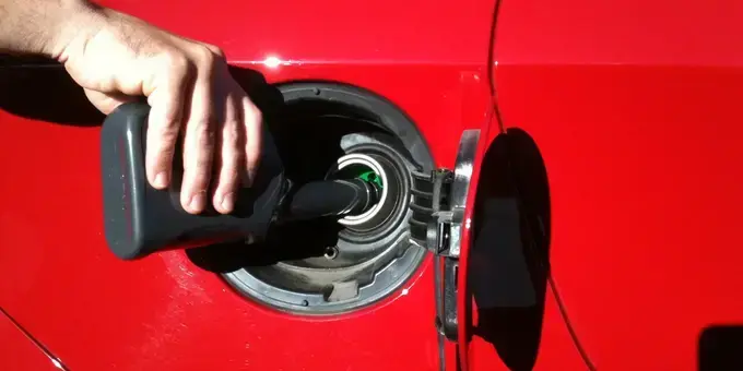 additifs-voiture-rouge-jpg