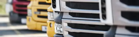 LKW auf einem Parkplatz