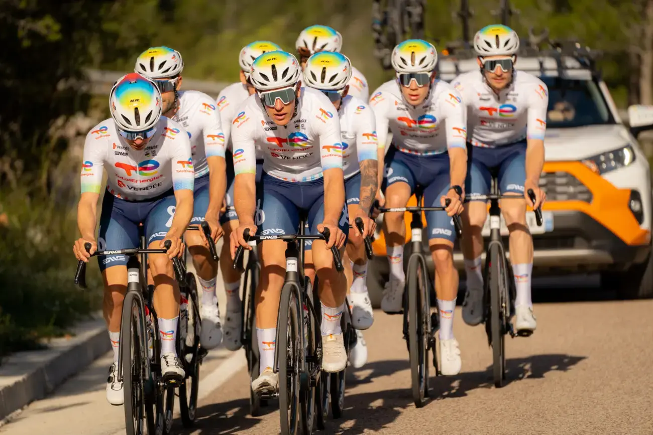 totalenergies-equipo-tourdefrance 2025-1