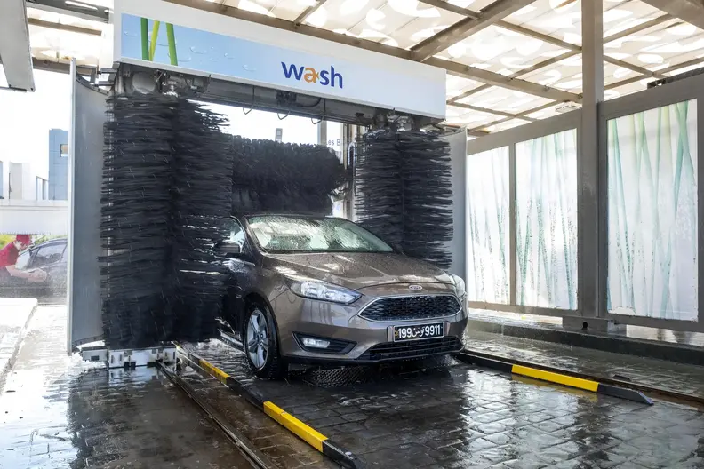 Station-service avec lavage WASH