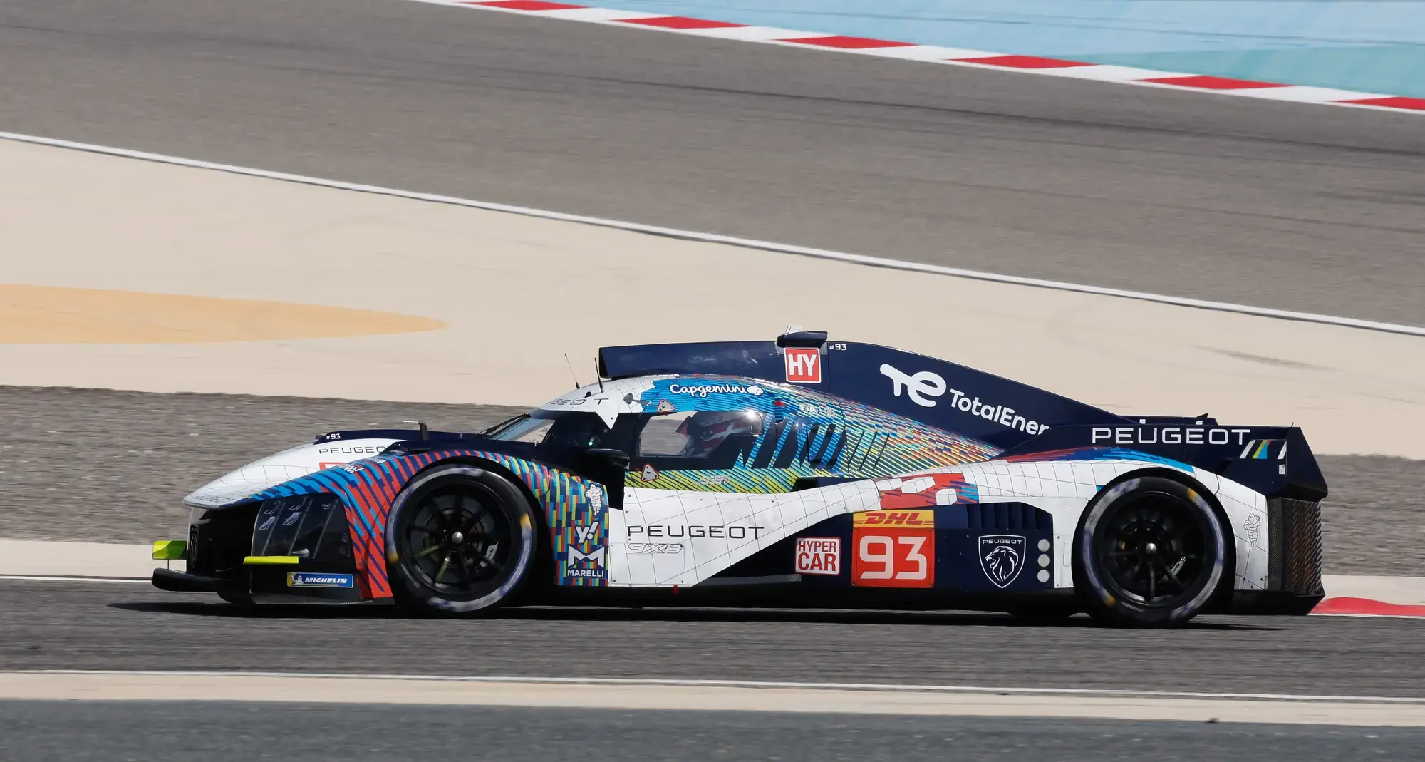 TotalEnergies junto al Peugeot Hypercar en el World Endurance Championship