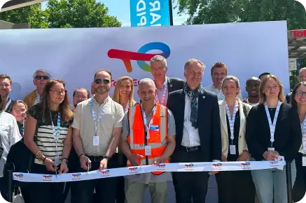 Collaborateurs inauguration station 100 pourcent electrique strasbourg alsace