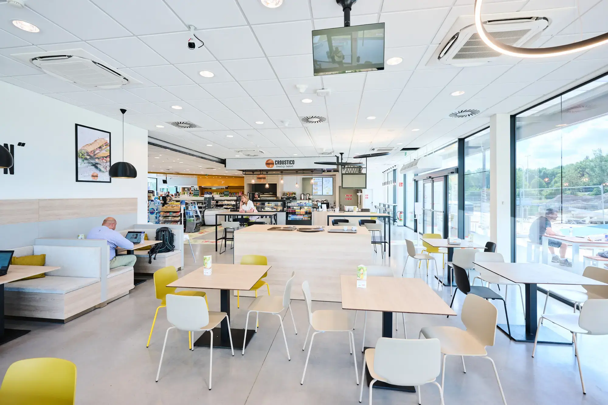 Bornes de recharge rapide (HPC) en station-service à Bierges, Belgique