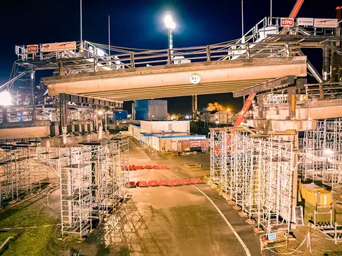la traverse du pont interne est soulevée