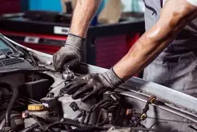 Revisión del auto en casa