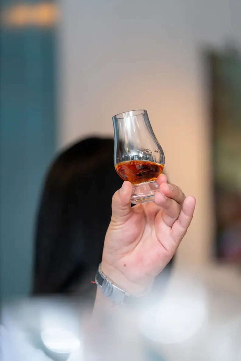 club totalenergies - Cata de Ron en Celebración a los Padres