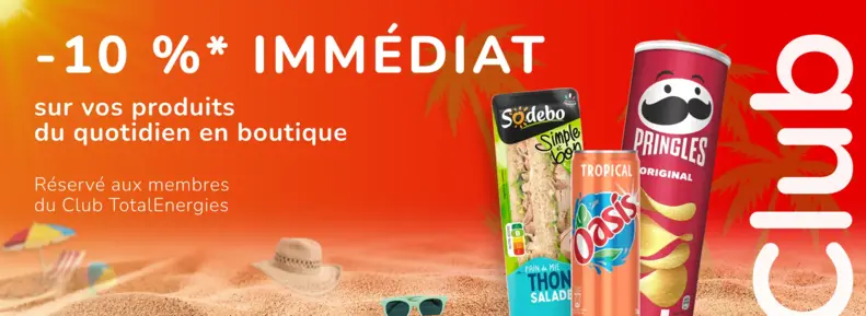 Bannière publicitaire Club TotalEnergies sur fond de plage estivale orange, annonçant une réduction immédiate de 10 % en boutique sur les produits du quotidien pour les membres du club.