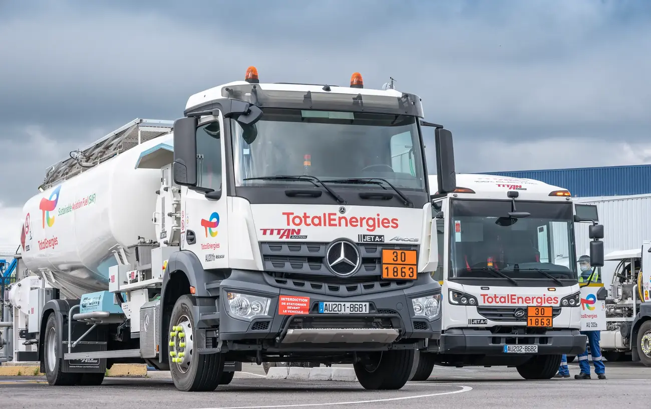 Le Bourget photos -  TotalEnergies aviation refuelling