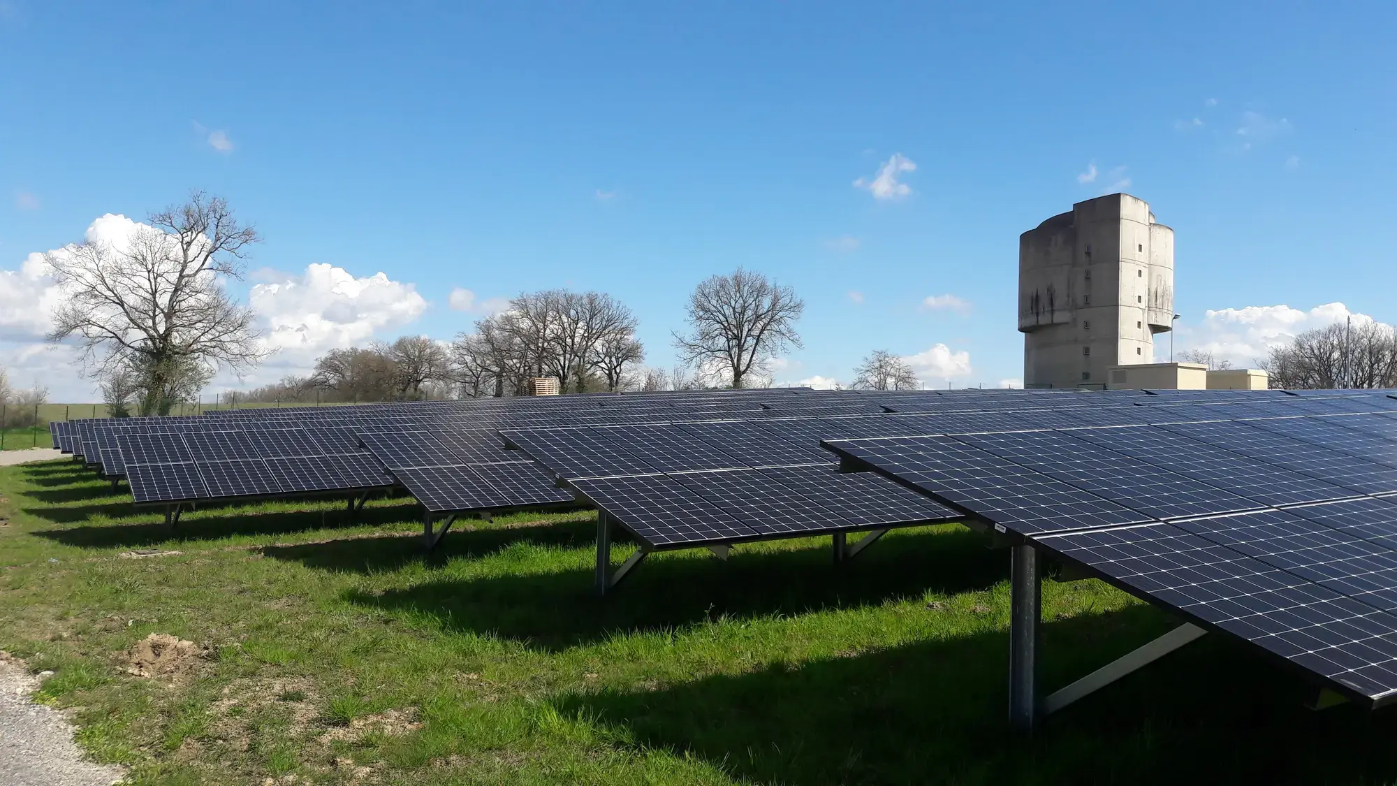 Centrale photovoltaïque de Blaye-Les-Mines dans le Tarn