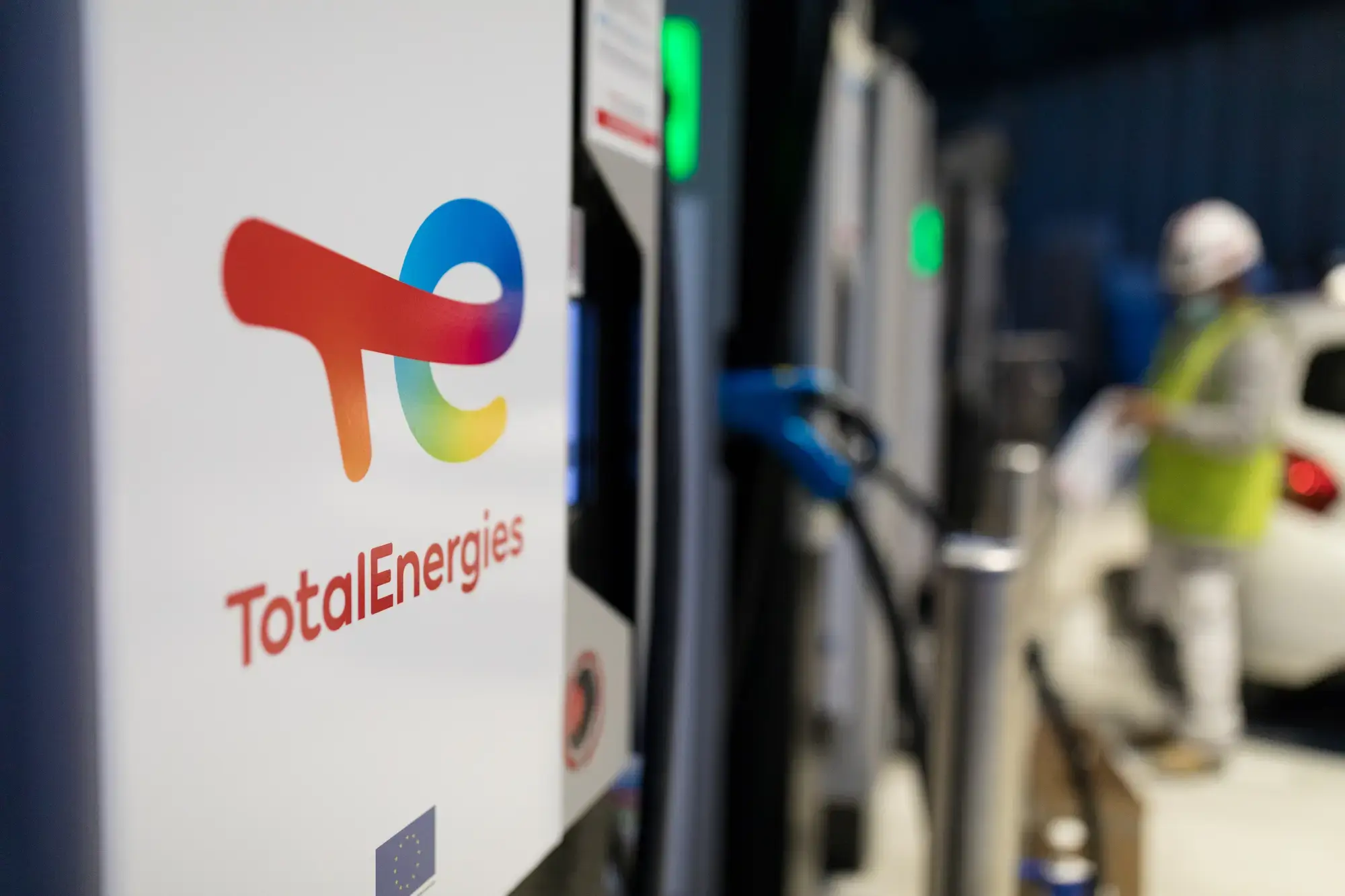 La Défense e.station with the colours of TotalEnergies