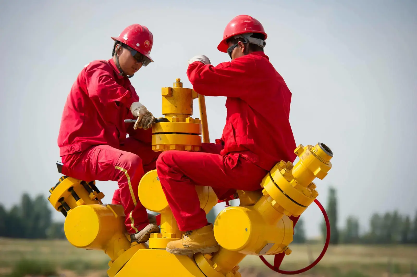 Operators working on a wellhead. Cluster of shale gas on the Sulige South gas.