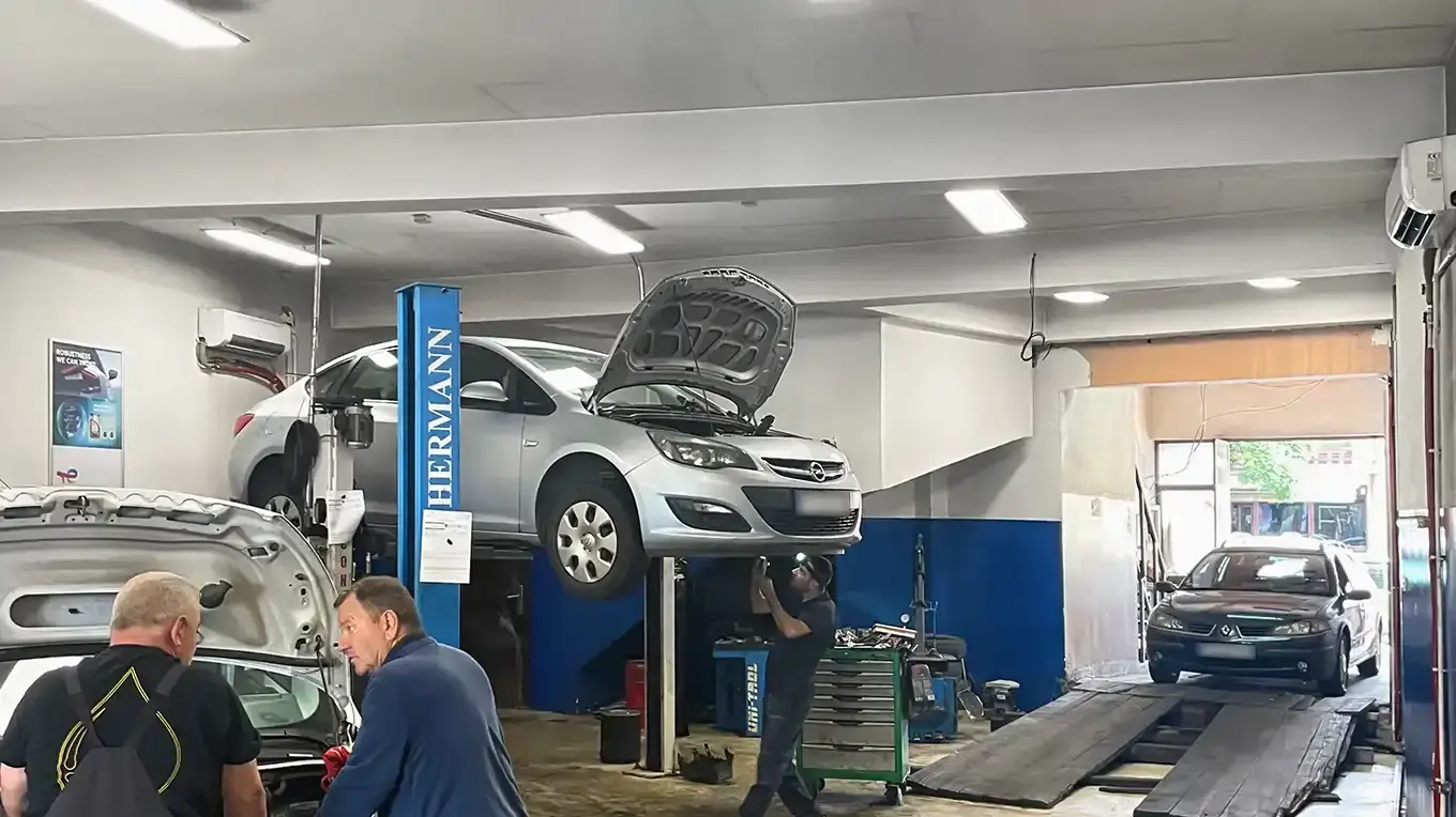 AUTO-SHOP