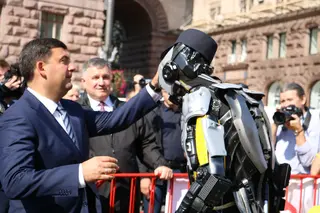 Prime Minister of Ukraine – Volodymyr Groysman with Total ROBOT QUARTZ