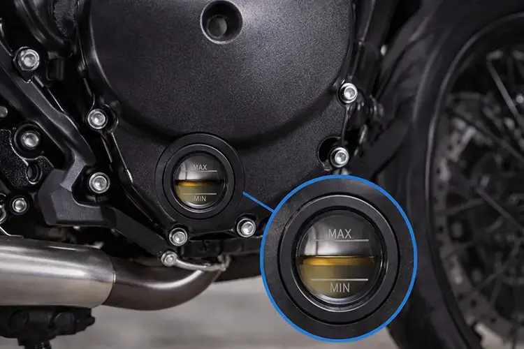 ¿Cuándo debes revisar el aceite de tu moto?