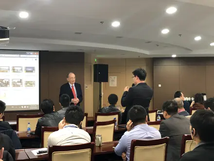 TPA professor exchanges ideas with China industry practitioners in CNOOC.