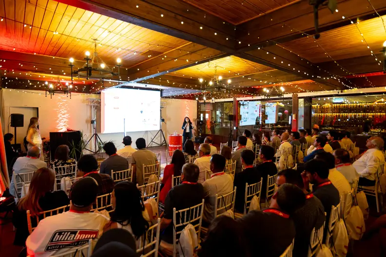 TotalEnergies: 20 años en Chile con innovación constante y la excelencia técnica en aceites de motor.