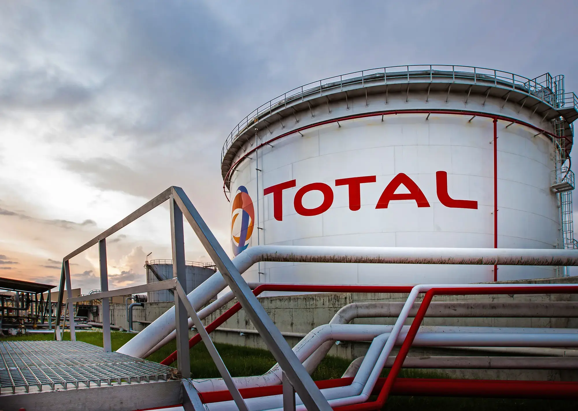 Tanque de oil and gas da Total