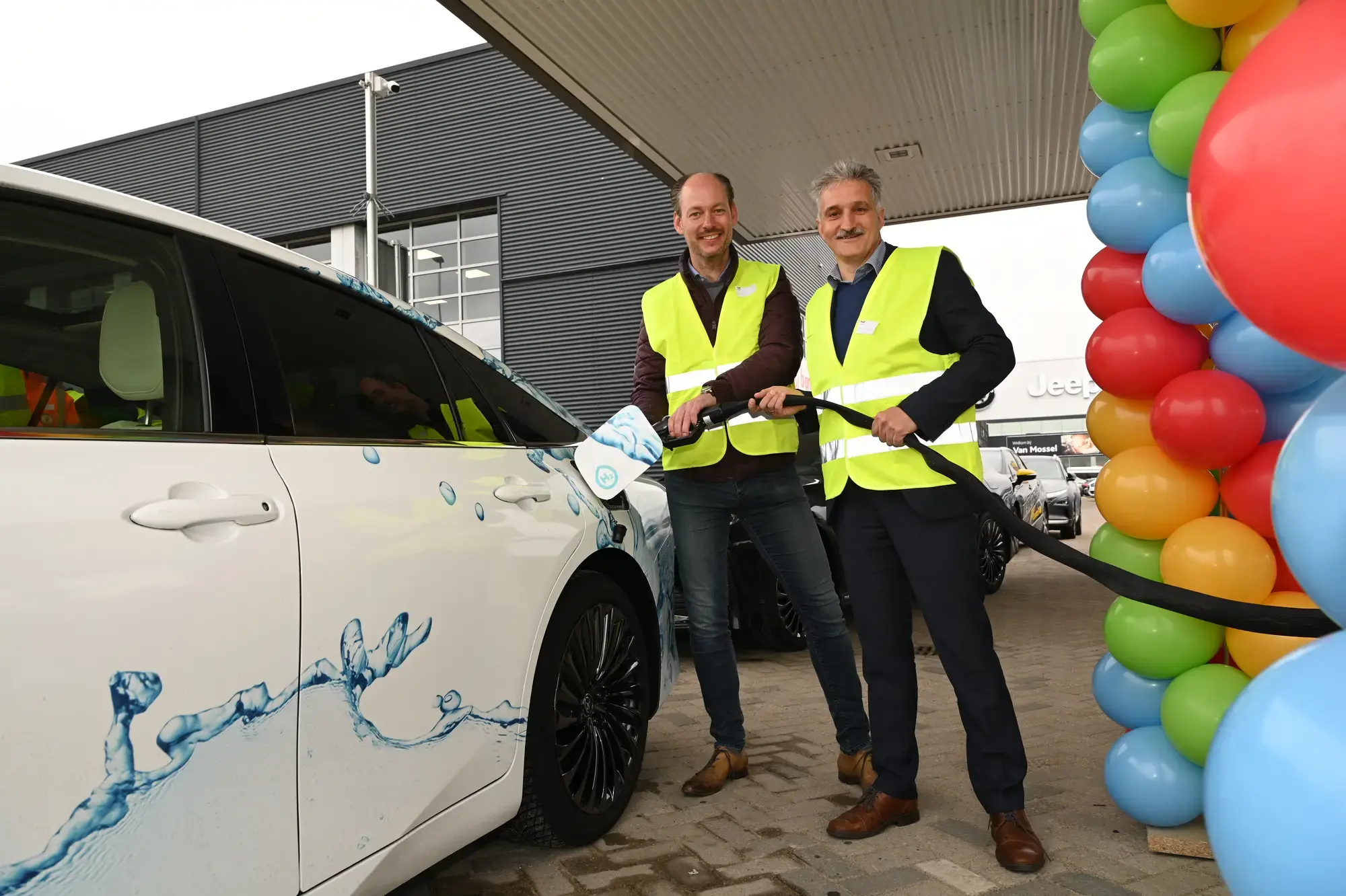 Persfoto 2 opening waterstoftankstation Breda
