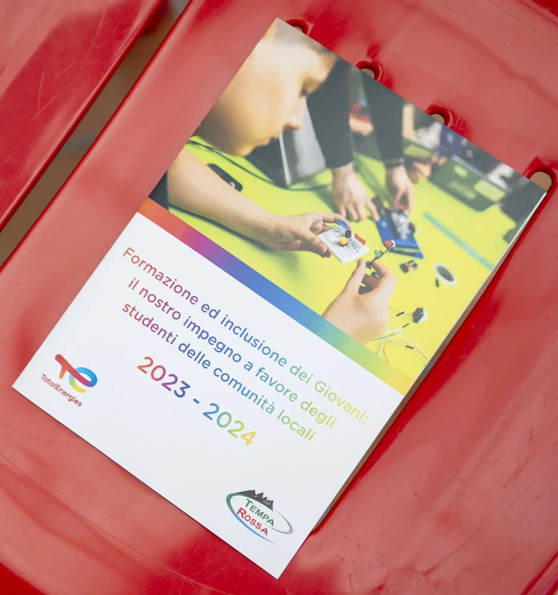 Brochure chiusura progetti con le scuole 2024