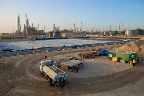 Skyline Baustelle mit Kränen