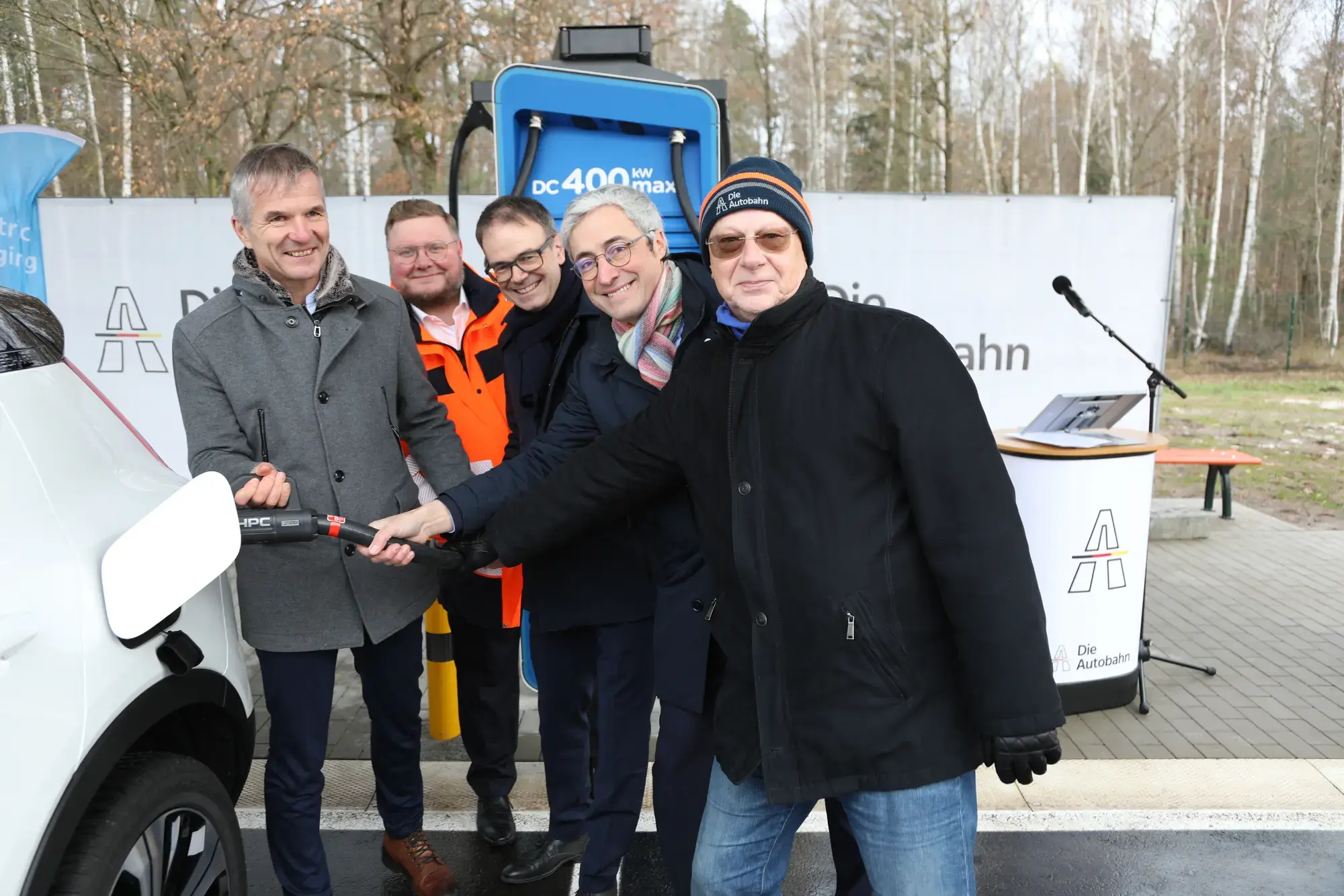 TotalEnergies Eröffnung des Schnelladeparks auf dem Parkplatz Weißer Graben an der A3
