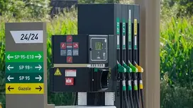 station pompe essence diesel.jpg