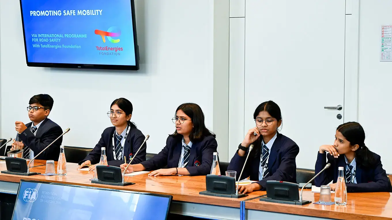Les ambassadeurs du programme VIA en échange à Paris, retrouvez les 5 élèves de l’école publique Jayawant en images 3/5