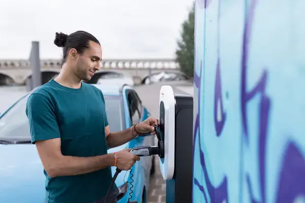 recharge-borne-electrique-rue