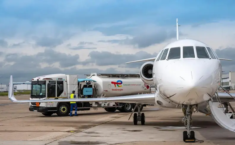 Flugzeugbeladung mit Jet A-1 von TotalEnergies