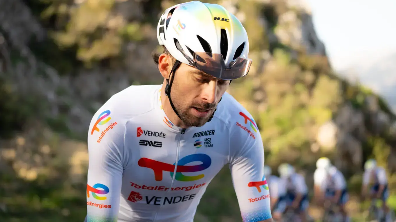 equipototalenergies-tour de francia-ascenso