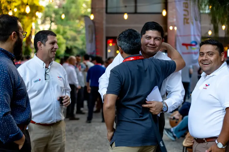 TotalEnergies: 20 años en Chile con innovación constante y la excelencia técnica en aceites de motor.