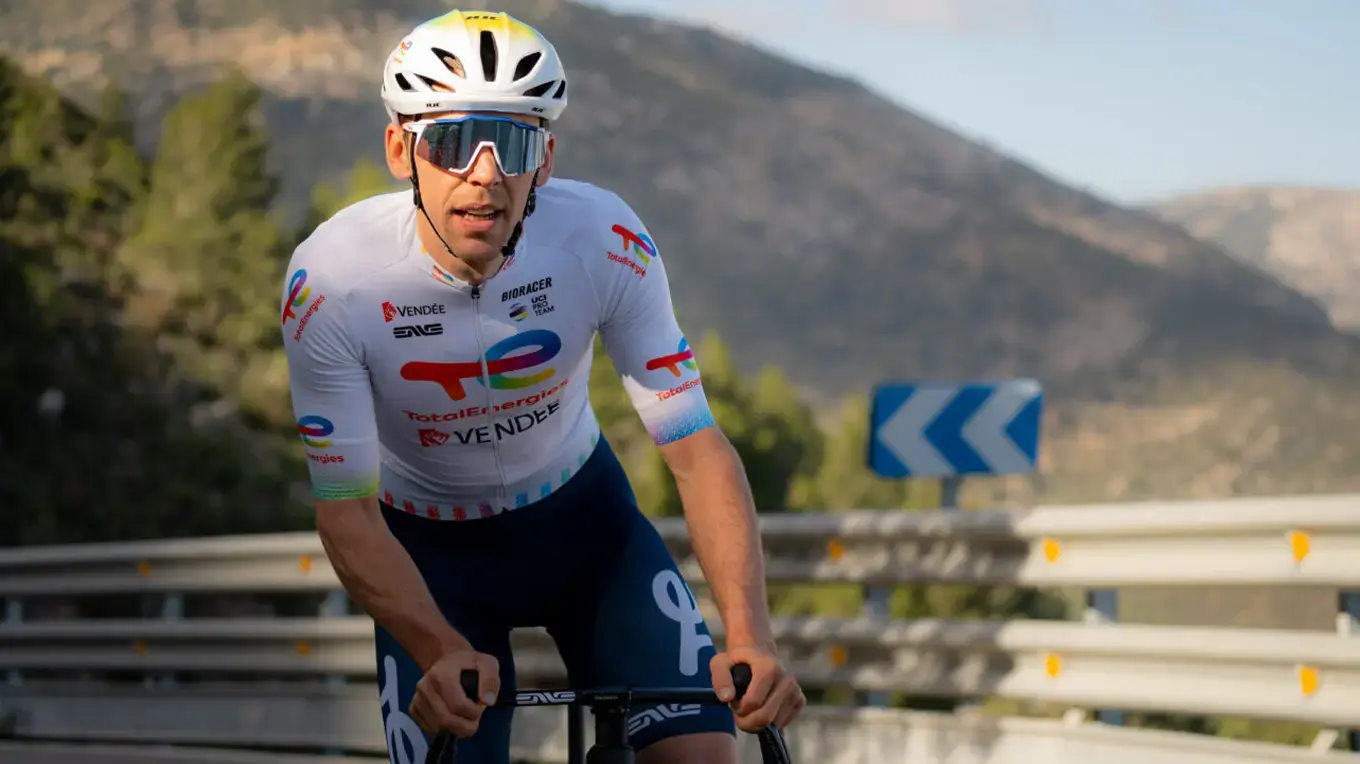 equipototalenergies-tour de francia-solitario