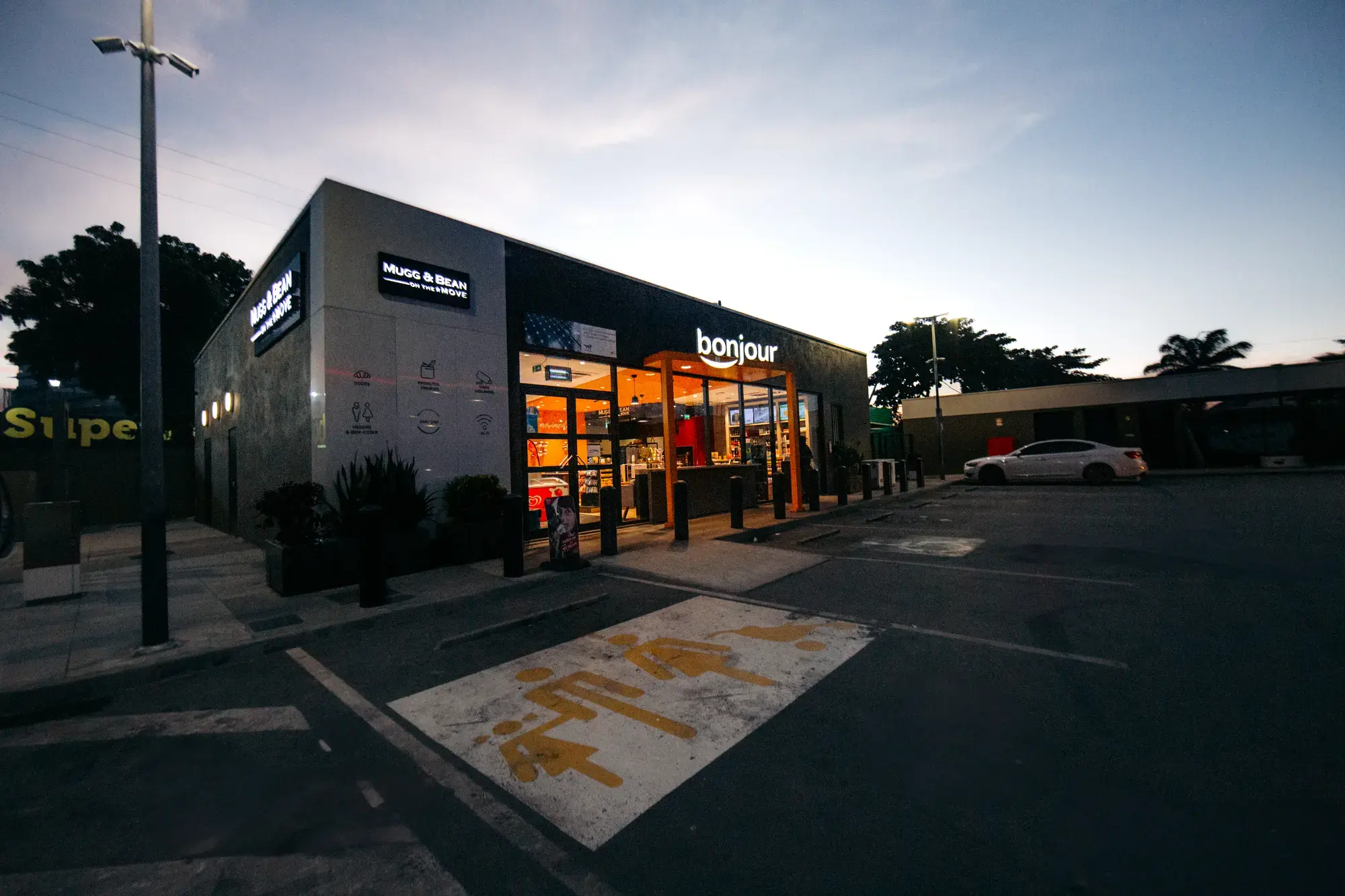 Capossoca Gas Station (Luanda, Angola)