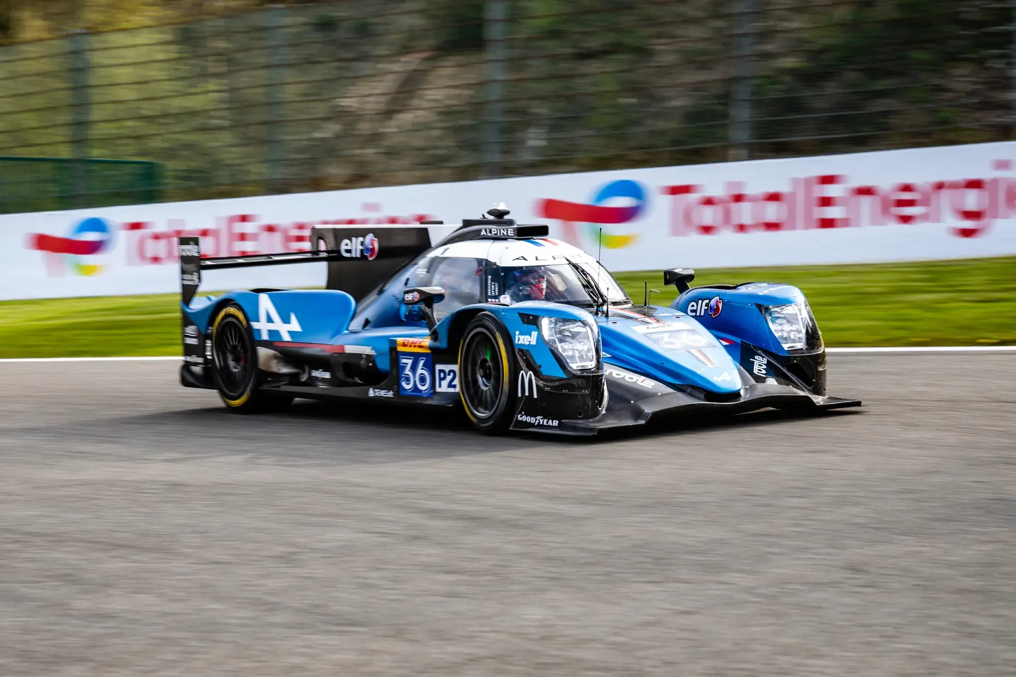 ELF A Brand Of Passion La Leyenda Continúa The Legend Goes On Alpine Endurance Team World Endurance Team Cambio de Aceite de Motor 24h Le Mans