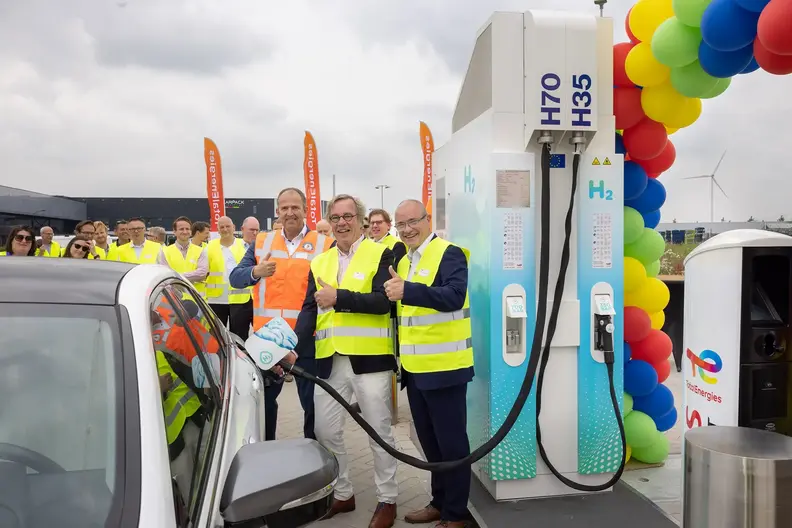 opening_waterstoftankstation_roosendaal.jpg