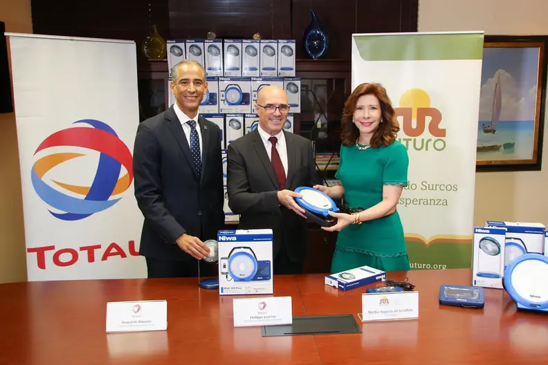 Donación a Sur Futuro de lámparas Awango by Total