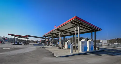 TotalEnergies multifuel station including hydrogen dispenser