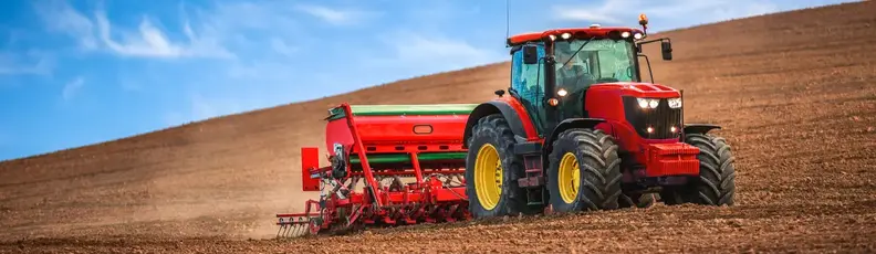 TotalEnergies, Agri, motorové oleje, zemědělský stroj, zemědělská technika, traktor, orba