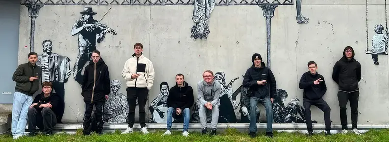 Photo des élèves de l’école de production d’Orchies (département du Nord), après un évènement de La Condition Publique