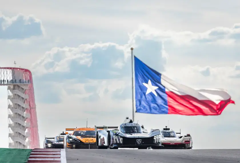 Bannière promotionnelle présentant les lubrifiants haute performance TotalEnergies et le concours permettant de gagner un voyage au Championnat du Monde d’Endurance (WEC) 2026 à Austin, au Texas.