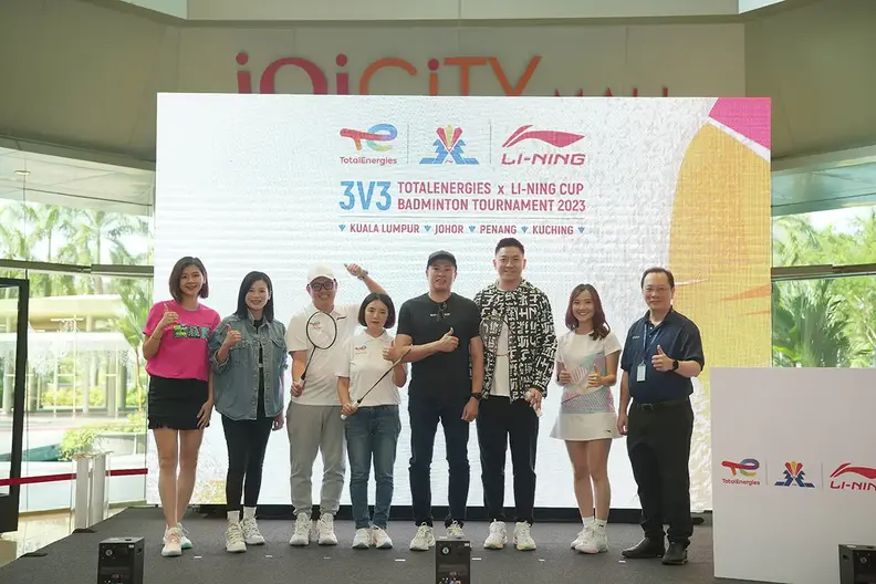 Former badminton legends, Janice Woon, Goh Liu Ying, Tan Boon Heong; Business Development Head of Li-Ning Malaysia, Simon Soh; Managing Director of TotalEnergies Marketing Malaysia, Jennifer Li; Director of Sunlight Sports Sdn Bhd, Dato Sri Sam Soh; Li-Ni