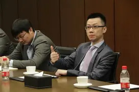 道达尔润滑油（中国）有限公司 董事总经理王喆先生（右）发言