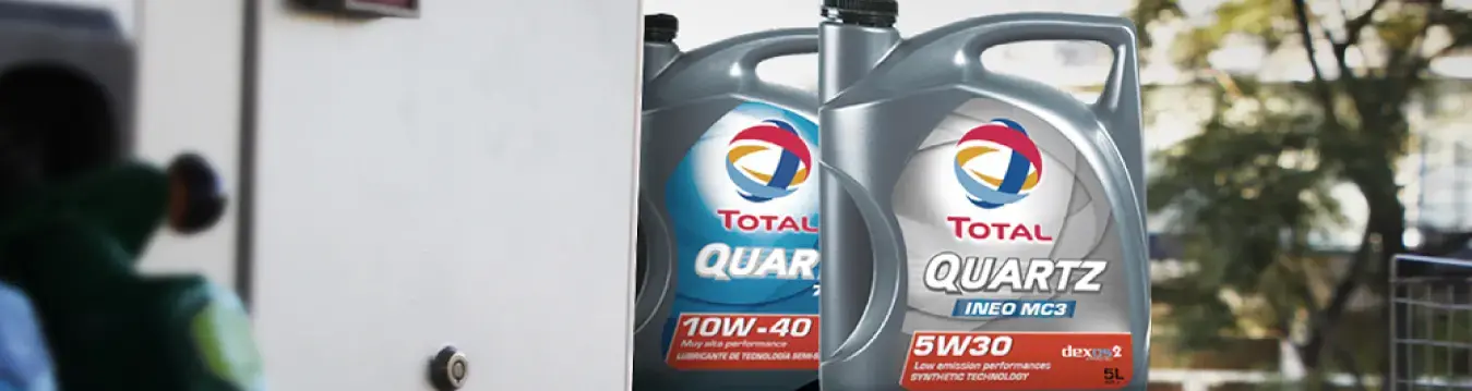 Refinor avanza con su apuesta en la mejora de la experiencia del cliente en su red de Centros de Servicios y presenta un nuevo acuerdo comercial con Total Especialidades Argentina a través de su marca de lubricantes TOTAL QUARTZ.