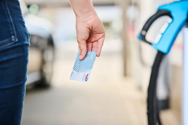 Bornes de recharge rapide (HPC) en station-service à Bierges, Belgique
