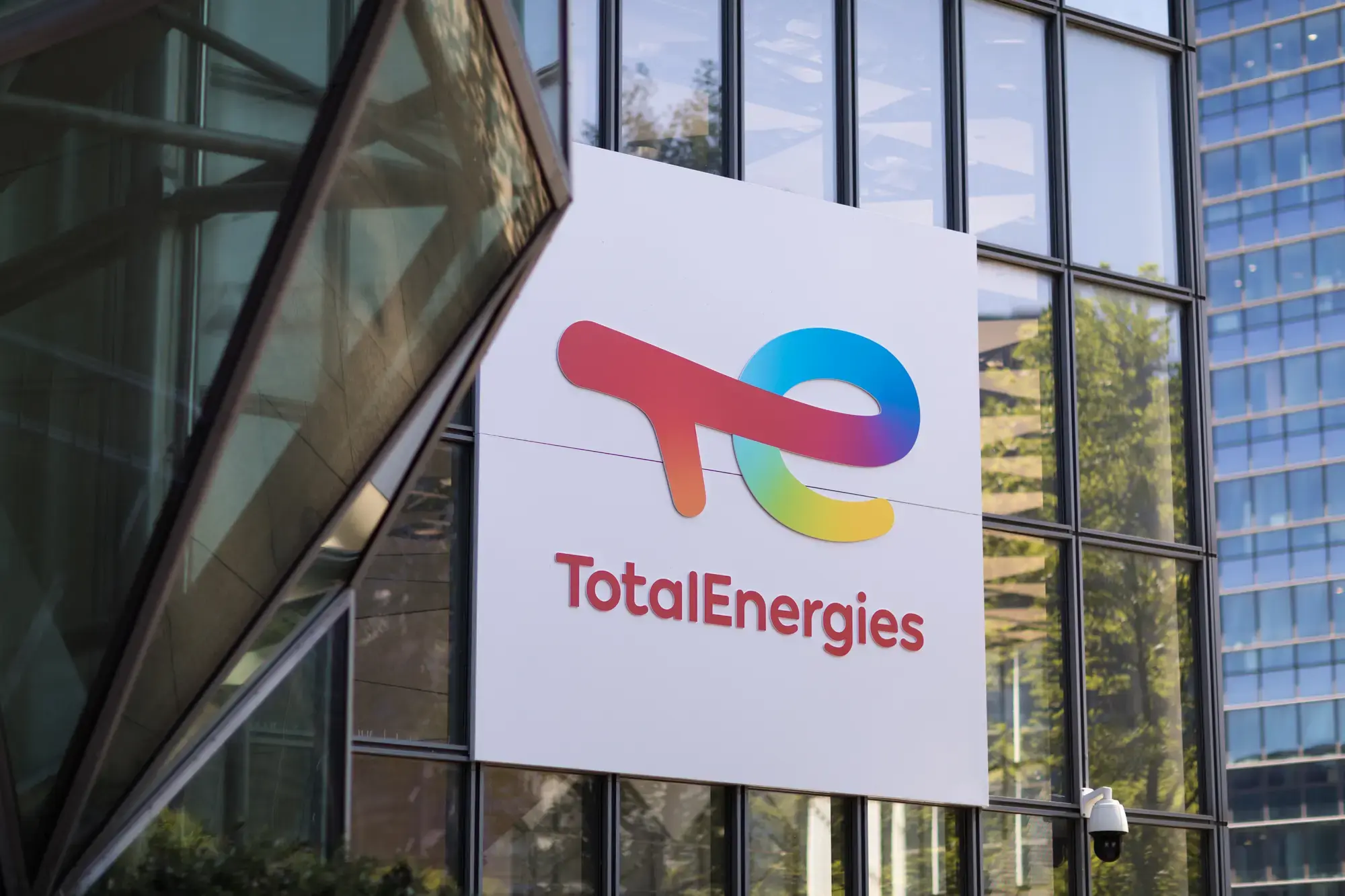 The Couple tower under the new colours of TotalEnergies