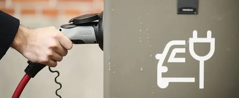 auto die de leiding heeft