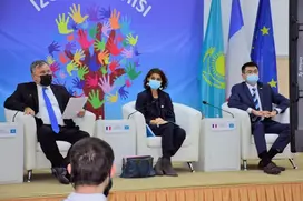 Генеральный директор TotalEnergies EP Kazakhstan Алем Фрига-Ной, Генеральный консул Франции Алексис Шахтахтинский и Ректор КазНПУ им. Абая Дархан Билялов