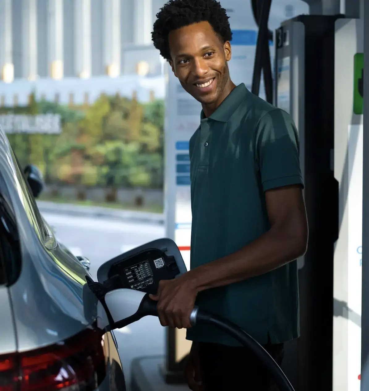 Homme recharge électrique